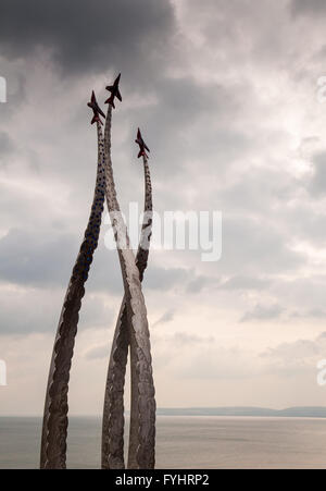 Bournemouth, England - 23. Februar 2013: Die polierten Metall Denkmal Skulptur an der Red Arrows in Bournemouth, Dorset. Stockfoto