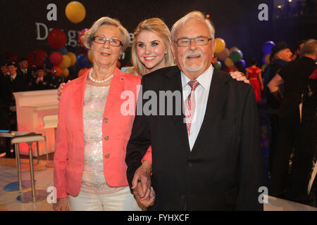 Beatrice Egli mit Gro eltern Stockfotografie Alamy