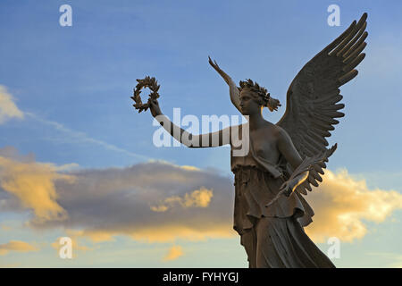 Schwimmende Victoria Statue, Schloss Schwerin Palace Stockfoto