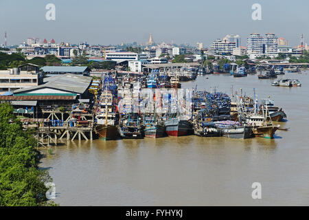 Docks am Pazundaung Creek, Yangon, Myanmar, Asien Stockfoto