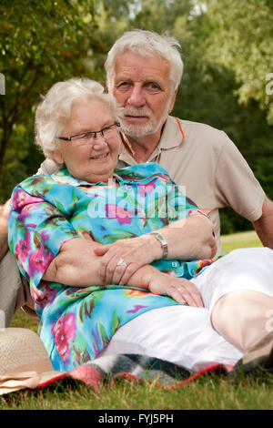 Älteres paar Liebende einander Stockfoto
