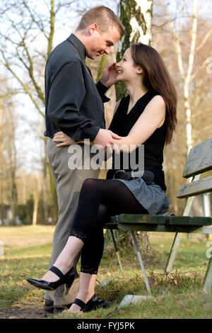 Junge Paare, die Spaß Stockfoto