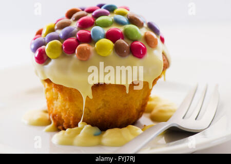 Cupcake und smarties Stockfoto