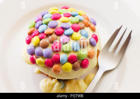 Cupcake und smarties Stockfoto