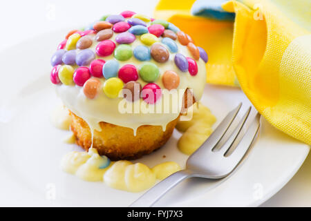 Cupcake und smarties Stockfoto