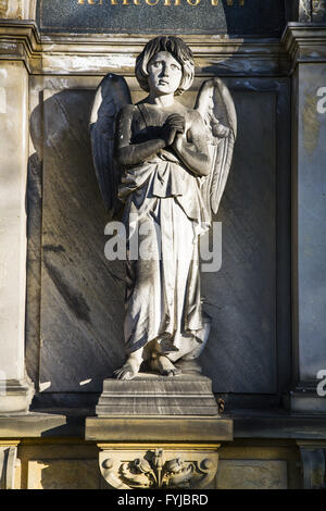 Statue eines Engels auf Friedhof, Berlin, Deutschland Stockfoto