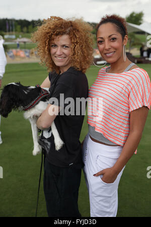 Lucy Diakovska und Jessica Wahls Stockfoto