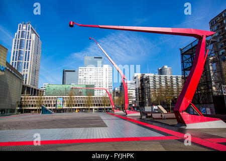 Innenstadt, Schouwburgplein, square im Zentrum Stadt mit verschiedenen Kulturinstitutionen und Kunstinstallationen, Rotterdam Stockfoto