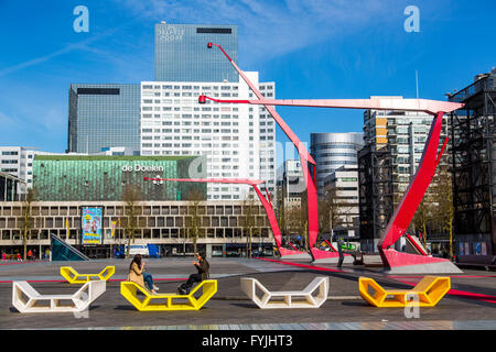 Innenstadt, Schouwburgplein, square im Zentrum Stadt mit verschiedenen Kulturinstitutionen und Kunstinstallationen, Rotterdam Stockfoto