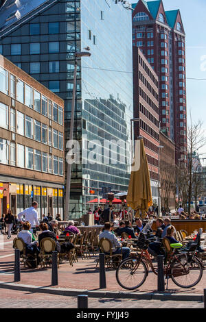 Cafés und Restaurants an der Binnenrotte Street, downtown, Rotterdam, Niederlande Stockfoto