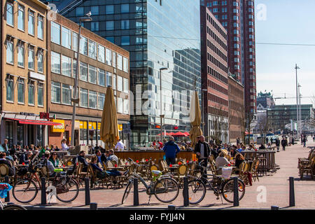 Cafés und Restaurants an der Binnenrotte Street, downtown, Rotterdam, Niederlande Stockfoto