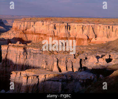 Moenkopi Plateau, Abendlicht, Coconino County, Arizona, USA definiert erodierte Sandsteinformationen. Stockfoto