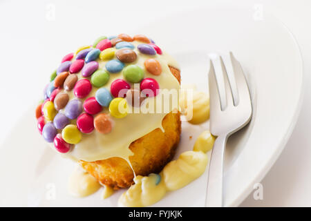Cupcake und smarties Stockfoto