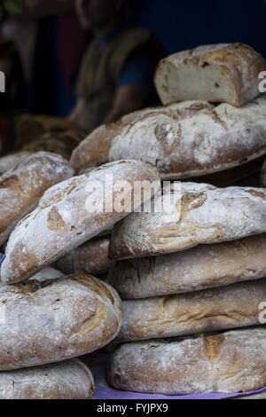 Artisan Brot im alten mittelalterlichen Jahrmarkt, Spanien Stockfoto