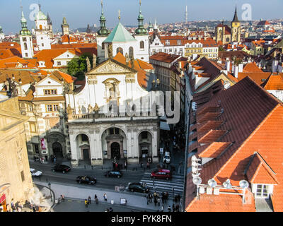 Auf Dächern in Prag anzeigen Stockfoto