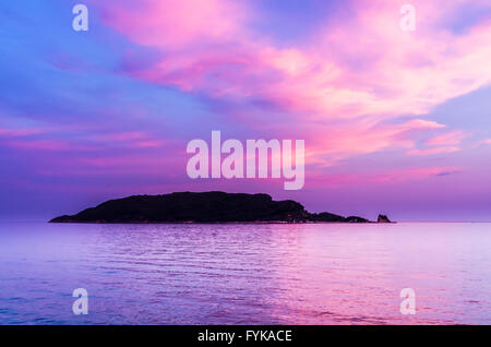 Blick auf den Sonnenuntergang auf der Insel Sveti Nikola Stockfoto