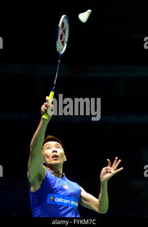 (160427)--WUHAN, 27. April 2016 (Xinhua)--Lee Chong Wei von Malaysia konkurriert im Herreneinzel ersten Runde Match gegen Wang Zhengming Chinas bei den Dong Feng Citroen Badminton Asien Meisterschaften 2016 in Wuhan, der Hauptstadt der Provinz Zentral-China Hubei, 27. April 2016. Lee Chong Wei gewann 2: 0. (Xinhua/Rao Rao) Stockfoto