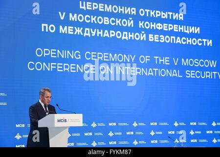 Moskau, Russland. 27. April 2016. Der russische Verteidigungsminister Sergei Shoigu hält eine Rede während der 5. Moskauer Konferenz auf internationale Sicherheit (MCIS) in Moskau, Russland, am 27. April 2016. Die 5. Moskau Conference on International Security ist hier mit Hauptthema der Bekämpfung des Terrorismus in diesem Jahr statt. © Dai Tianfang/Xinhua/Alamy Live-Nachrichten Stockfoto