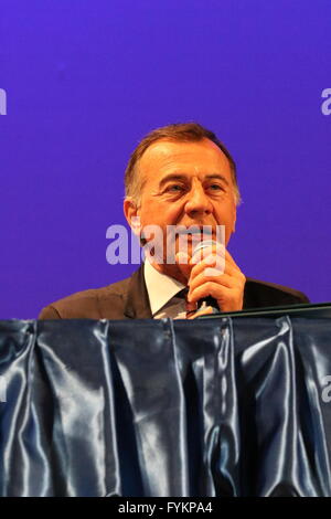 Sant'Arpino, Italien. 27. April 2016. XVIII-Ausgabe der Schule des Theaters PulciNellaMente National Review, der Journalist Michele Cucuzza Gäste der Veranstaltung. © Salvatore Esposito/Pacific Press/Alamy Live-Nachrichten Stockfoto