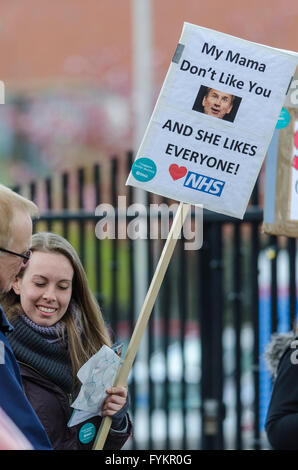 Tooting, London, Großbritannien. 27. April 2016. Junior-Ärzte-Bühne eine volle 48 Stunden Streik aus Protest gegen geplante Regierungsaufträge am 26. Mai bis 27.. Im Bild: St Georges Hospital, Tooting, London Credit Ärzte: © Michael Gibson/Alamy Live News Stockfoto