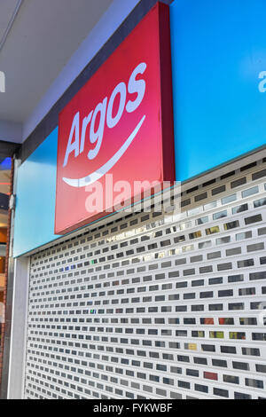 Wood Green, London, UK. 27. April 2016. Argos Gewinne sinken um 36 %, wie Käufer weniger Elektrogeräte kaufen. Stockfoto