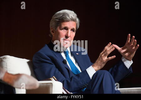 US-Außenminister John Kerry, sprechen auf dem Gipfel von Vietnamkrieg spricht über seine Erfahrungen in Vietnam kämpfen Stockfoto