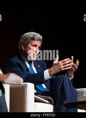US-Außenminister John Kerry, sprechen auf dem Gipfel von Vietnamkrieg spricht über seine Erfahrungen in Vietnam kämpfen Stockfoto