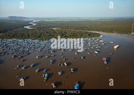 Chong Khneas Floating Village, Tonle Sap See, in der Nähe von Siem Reap, Kambodscha - Antenne Stockfoto