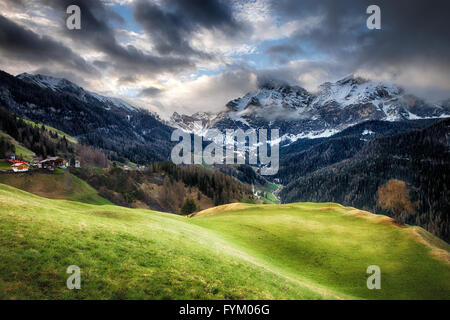 Trübe Sonnenaufgang über Dolomiten Stockfoto