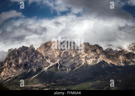 Rocky Mountains über Cortina D'Ampezzo Stockfoto