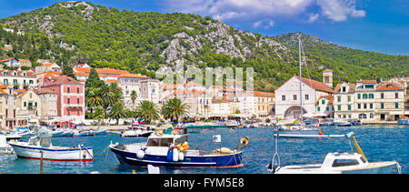 Malerischen Panoramablick auf Hvar am Wasser Stockfoto