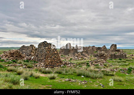Ruinen der Kitan Festung Khar Bukh Balgas, Dashinchilen, Bulgan Aimag, Mongolei Stockfoto