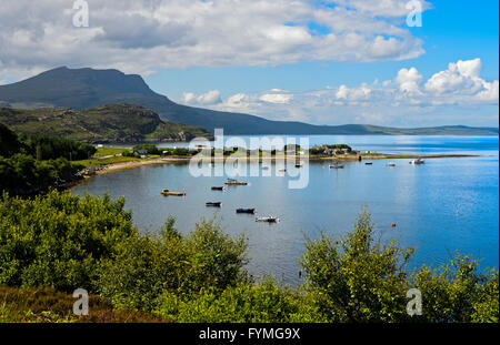 Landzunge mit dem Ardmair Punkt Ferienzentrum am Loch Kanaird in der Nähe von Ullapool, Schottland, Großbritannien Stockfoto