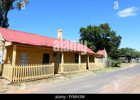 Alten Wetterschenkel Cottage im historischen Dorf von Sofala, New-South.Wales, Australien Stockfoto