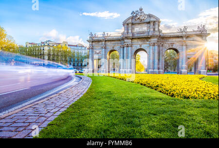 Alacala Tür (Puerta de Alcala) zählt zu den alten Türen der Stadt Madrid, Spanien. Es war der Eingang des Menschen co Stockfoto