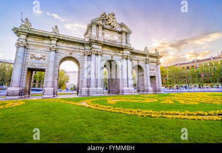 Alacala Tür (Puerta de Alcala) zählt zu den alten Türen der Stadt Madrid, Spanien. Es war der Eingang des Menschen co Stockfoto