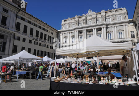 Europa, Ligurien, Genua, Palazzo Ducale. Markt am Sonntag Stockfoto