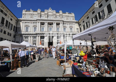 Europa, Ligurien, Genua, Palazzo Ducale. Markt am Sonntag Stockfoto