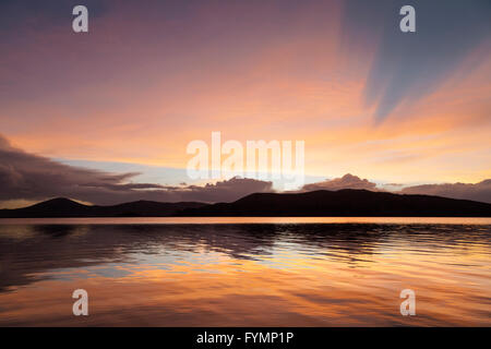 Sonnenuntergang über den Titicacasee, Peru Stockfoto