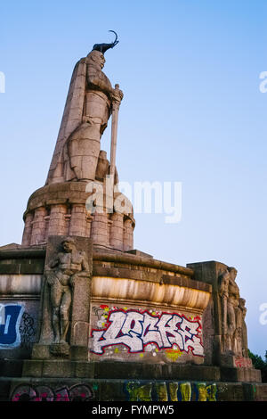 Skulptur von einem Steinbock auf Bismarck-Denkmal Stockfoto