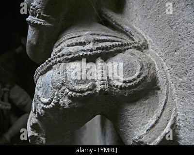 Zerstörte Statue im Bhuleshvar Tempel Stockfoto