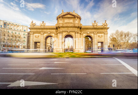 Alacala Tür (Puerta de Alcala) zählt zu den alten Türen der Stadt Madrid Spanien. Es war der Eingang des Volkes Stockfoto