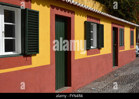 Innenhof der Festung von Saint Tiago (Forte de Sao Tiago) am Strand von Funchal in Madeira, Portugal Stockfoto