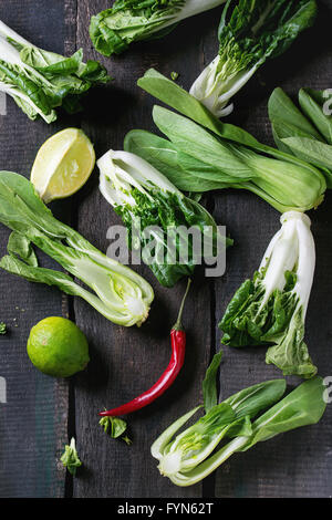 Auswahl an rohen Bok choy Stockfoto