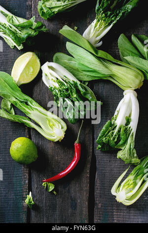 Auswahl an rohen Bok choy Stockfoto