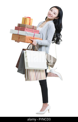 Junge Frau mit großen Gruppe von Boxen in der hand einkaufen Stockfoto