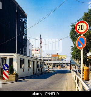 August 1986, Allied Checkpoint Charlie, Friedrichstrasse Straße, Kreuzberg, Berlin, Deutschland, Europa, Stockfoto