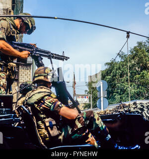 August 1986, Berlin, US-Armee Wall Patrol bei Allied Checkpoint Charlie, Friedrichstrasse Straße, Kreuzberg, Berlin, Deutschland, Europa, Stockfoto