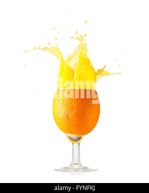 Orangensaft ist Spalsing im Glas Stockfoto