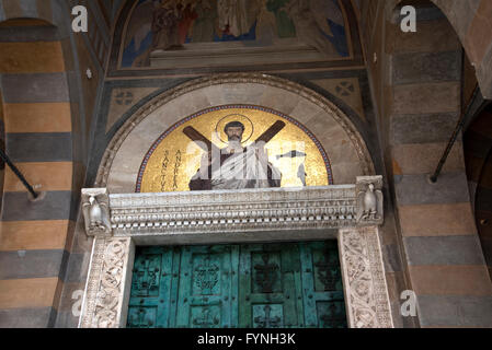 Die Kathedrale von St. Andrew in den wichtigsten Platz von Amalfi auf die Bucht von Salerno in Kampanien Süditalien Stockfoto